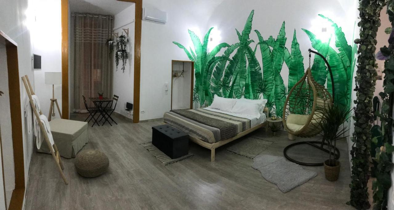 Urban Jungle Rooms * Naples